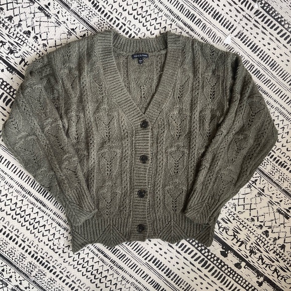 EUC Violets & Roses Olive Cable Knit V Neck Cardigan Size S - Picture 5 of 12